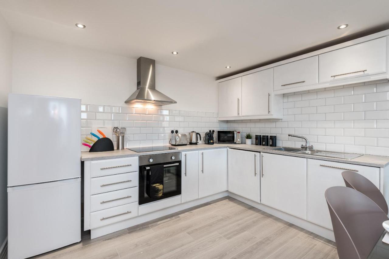 Host Apartments - Contemporary 3 Bed Apt With Balcony - Perfect For Long Stays Liverpool Zewnętrze zdjęcie