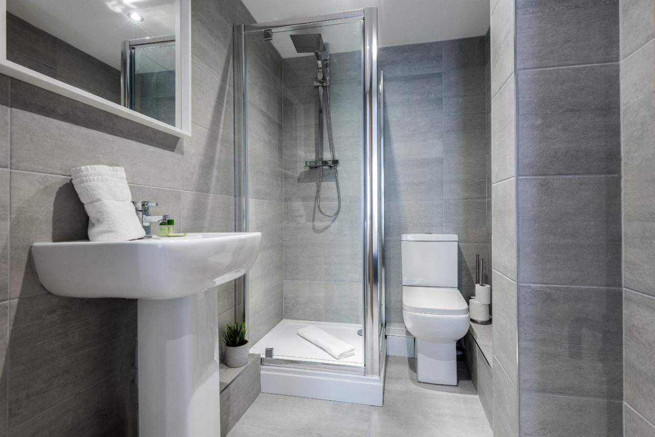 Host Apartments - Contemporary 3 Bed Apt With Balcony - Perfect For Long Stays Liverpool Zewnętrze zdjęcie